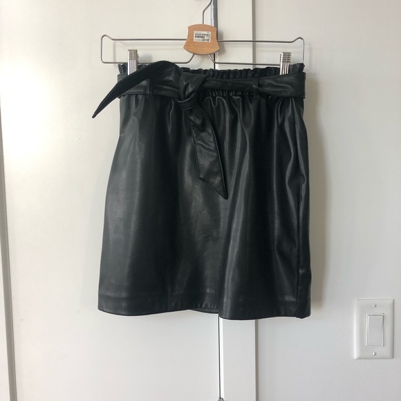 FAUX LEATHER SKIRT - Picture 1 of 4